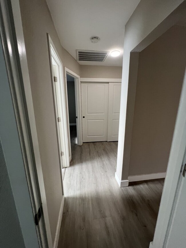 Building Photo - 5535 Skyridge Dr