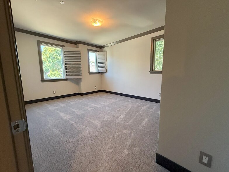 Building Photo - 562 Wise Way