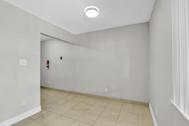 Building Photo - 112 Meadows Cir