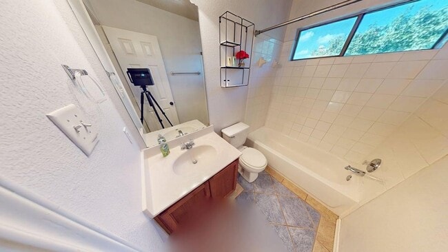 Building Photo - 6705 Rosita Oak Dr