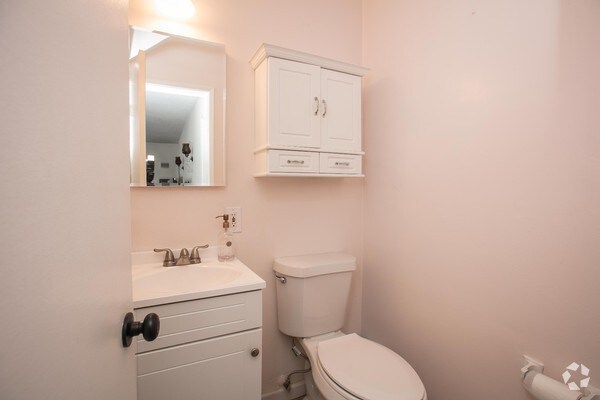 Building Photo - 2328 Virginia Ave