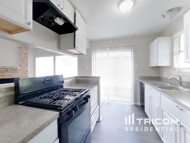 Building Photo - 4700 Greenwood Dr