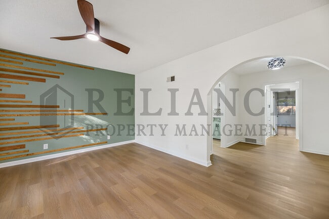 Building Photo - 2046 N Burns Ave