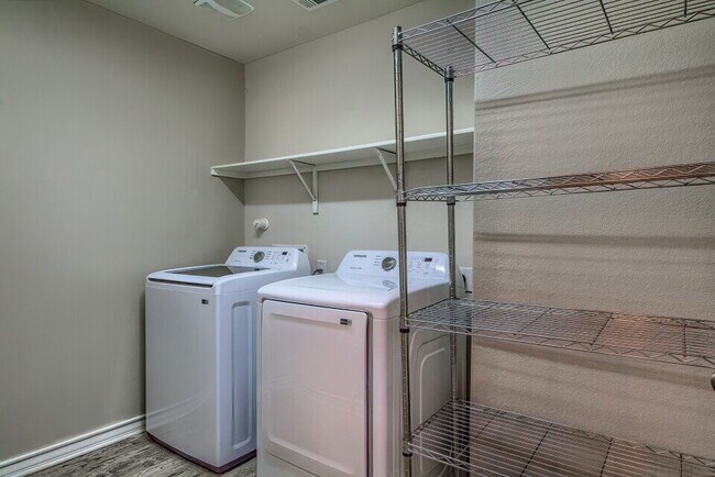 Building Photo - THIS STUNNING RENTAL HAS IT ALL!