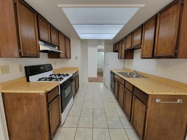 Building Photo - 7716 Iroquois Dr