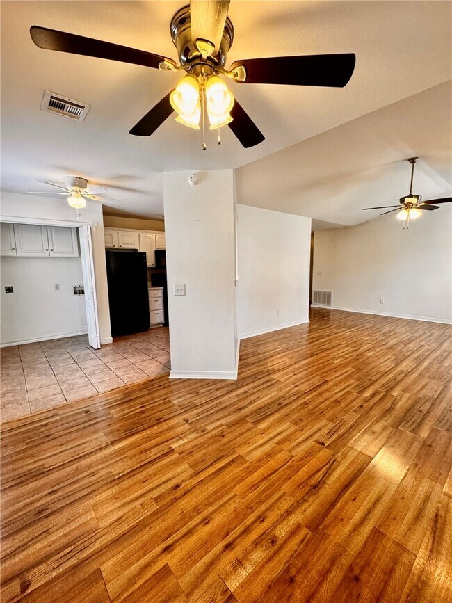 Building Photo - 659 Frances Dr