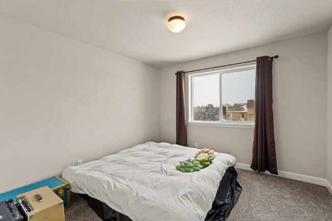 Building Photo - Modern Comfort Meets Mountain Beauty – 4-B...