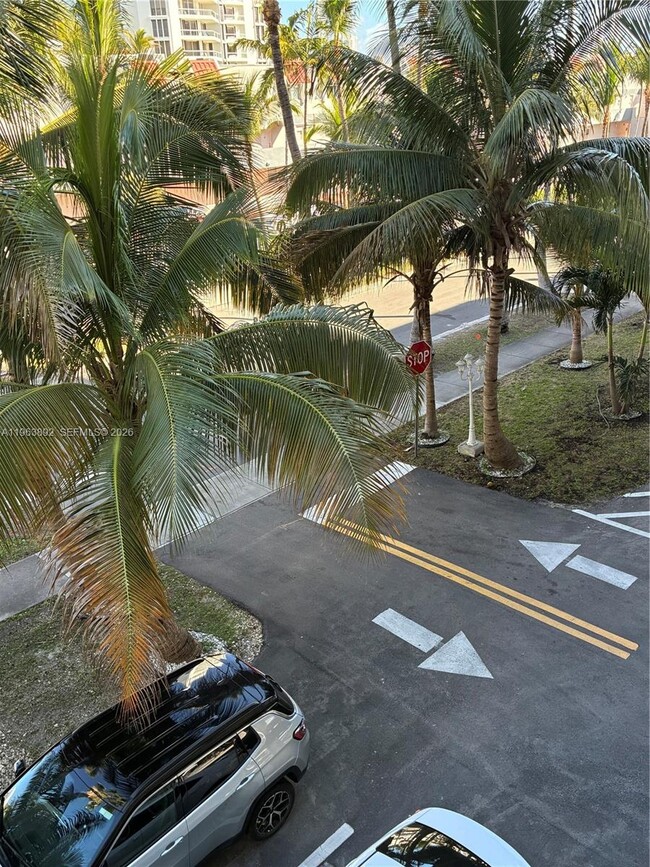 Building Photo - 3770 NE 171 St