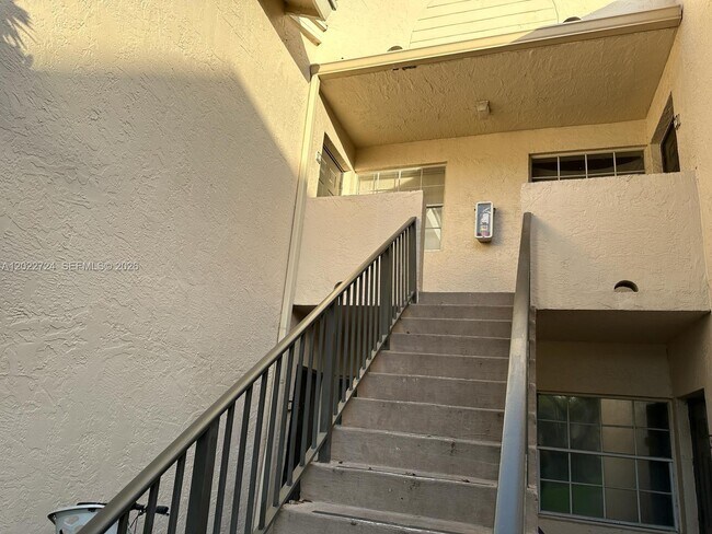 Building Photo - 631 Cypress Lake Blvd