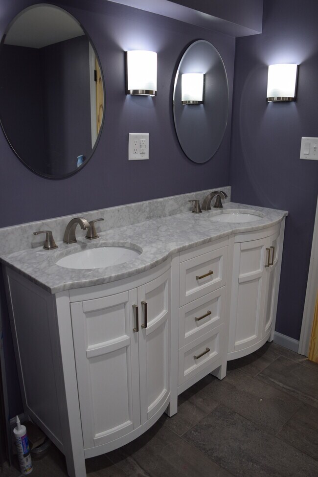 Building Photo - 999 Sunnyside Rd