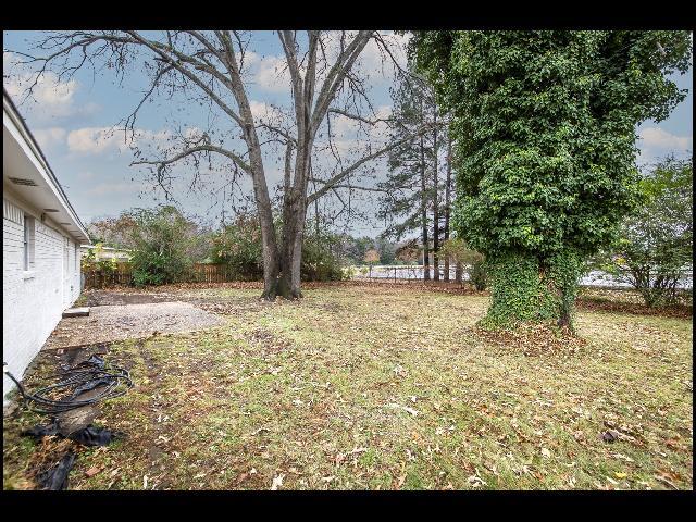 Building Photo - 143 Oaklawn Dr