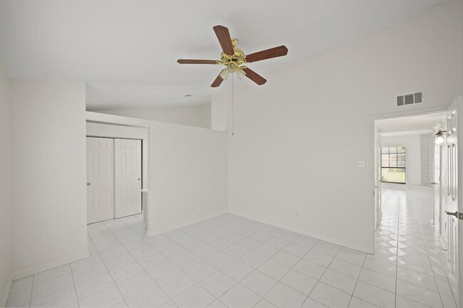 Building Photo - 8203 Woodland Willows Dr