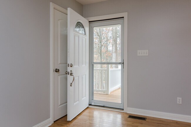 Building Photo - Central AVL - Beautiful 3/2 Cape Cod