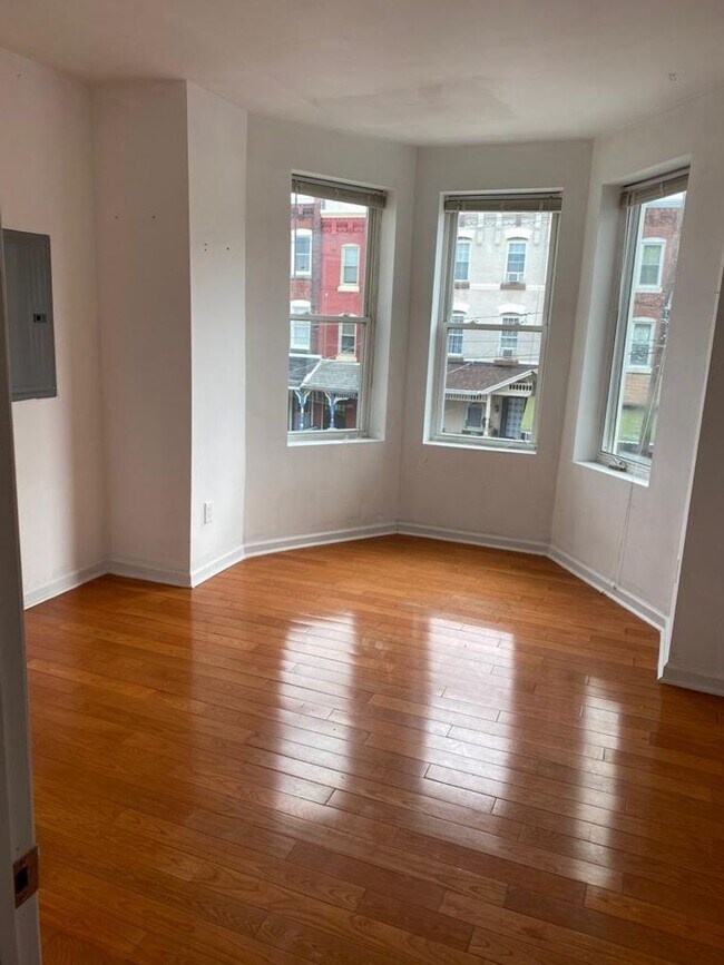 Building Photo - 674 N 34th St