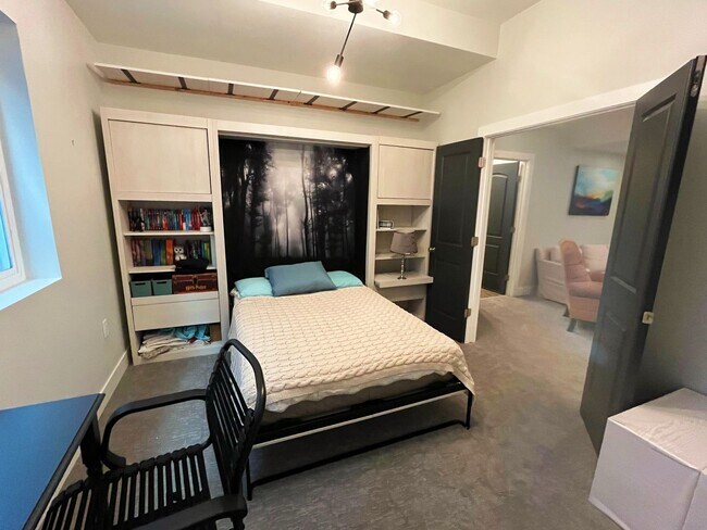 Building Photo - Central Park Summer Rental: Beautiful, Fully Furnished 5Bd/4.5Ba House