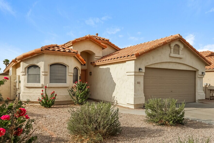 Building Photo - 9631 W Clara Ln