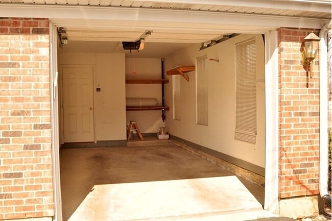 Building Photo - 5S530 Paxton Dr