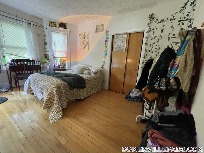 Building Photo - 35 Rose St