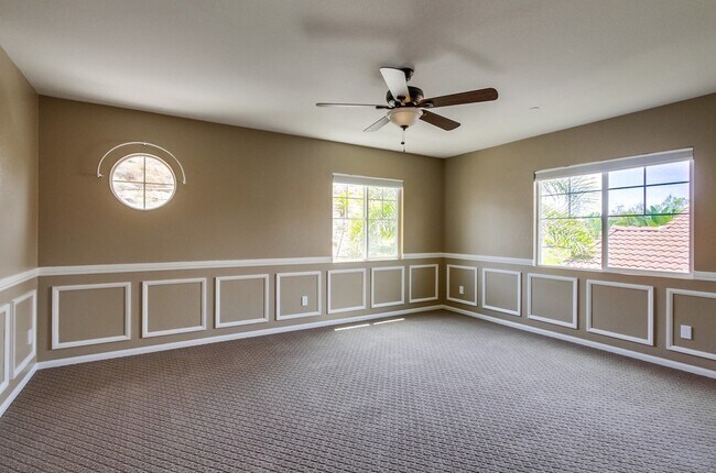 Building Photo - Beautiful Sky Ranch home with Spectacular Views!