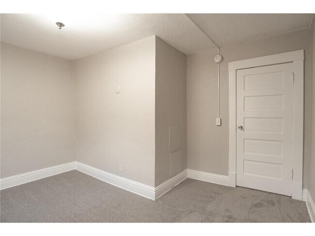 Building Photo - 4007 N Girard Ave