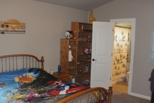 Building Photo - Beautiful spacious rental with fabulous up...