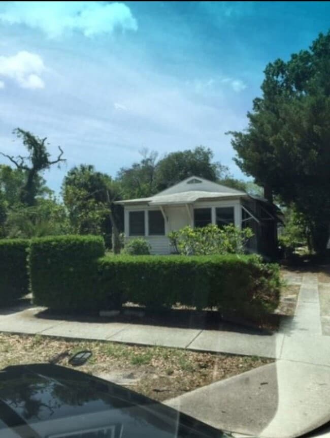 Building Photo - 2 bedroom  in St. Pete