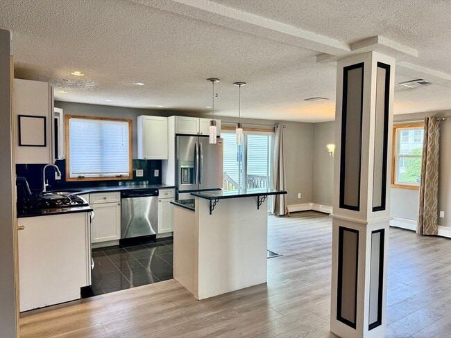 Building Photo - 188 Middlesex Ave