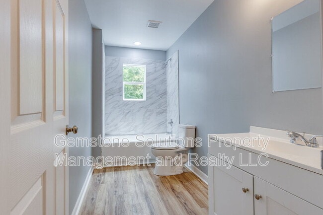 Building Photo - 2930 Primrose Cir