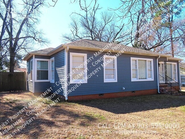 Building Photo - 920 W 6th St