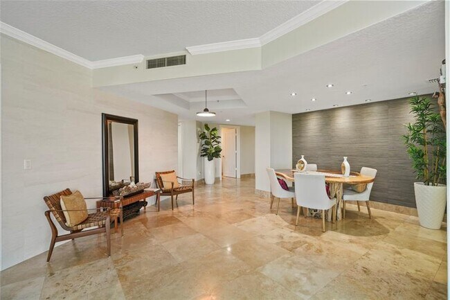 Building Photo - 715 Bayshore Dr