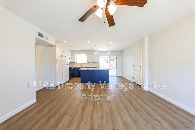 Building Photo - 333 E Cullumber Ave