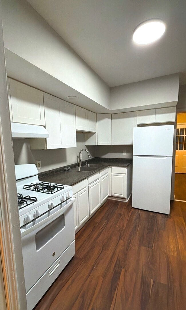 Building Photo - Arcade Ave.