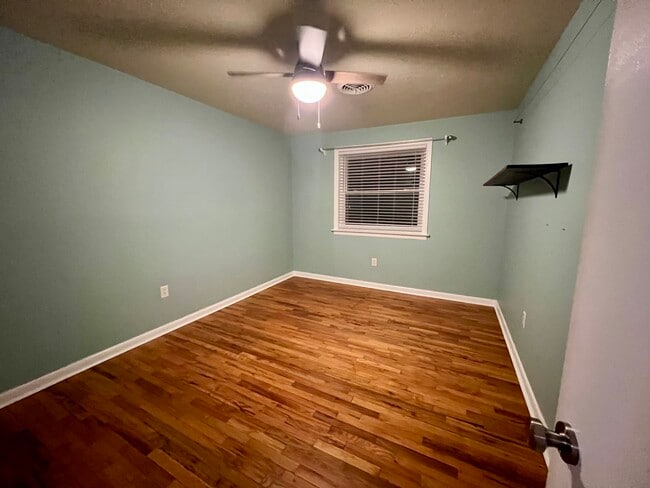 Building Photo - 2110 Croydon Dr