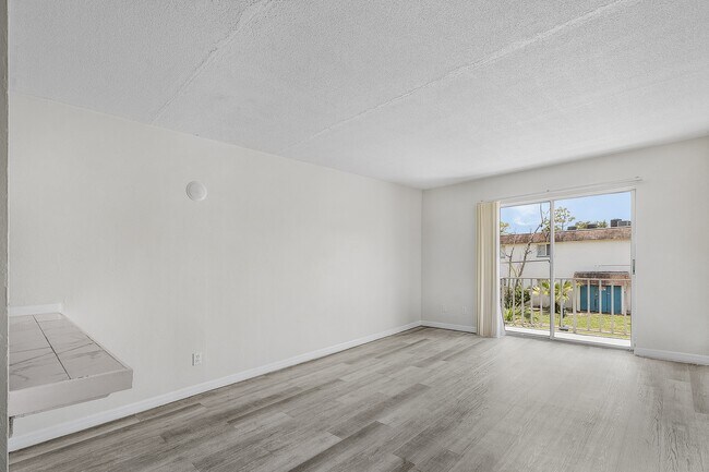 Building Photo - The Lakeside at 2315