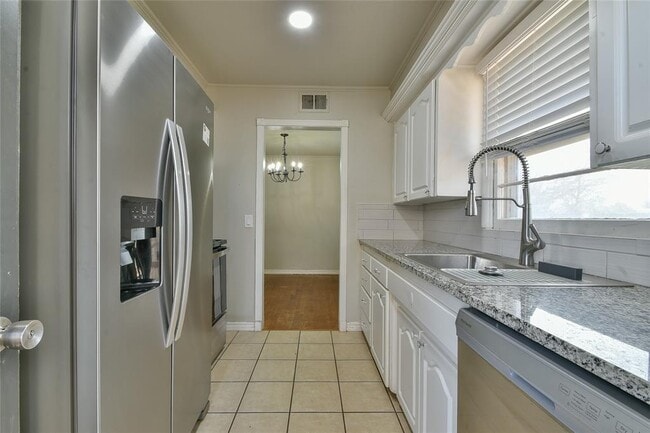 Building Photo - 2105 Carpenter Dr