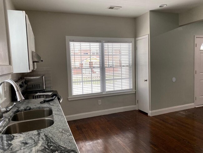 Building Photo - 679 Jones Ave NW