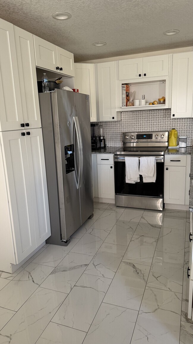 Building Photo - 215 Woodland Ave