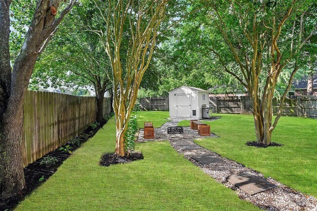 Building Photo - 3427 Shadowchase Dr