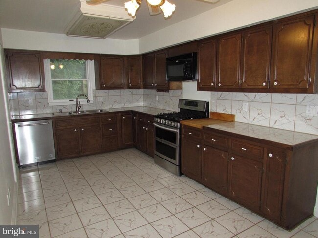 Building Photo - 472 Old Orchard Cir