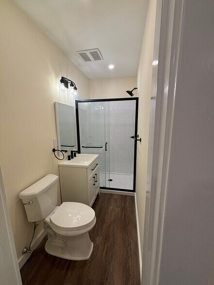 Building Photo - 1289 Smithtown Ave