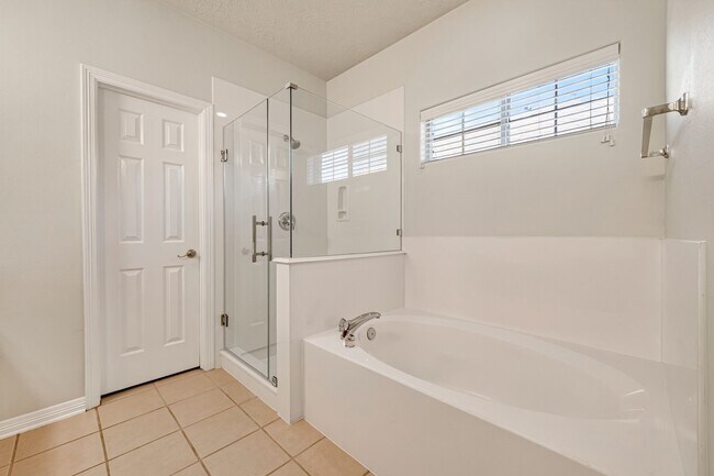 Building Photo - 6118 N Fawnlake Dr