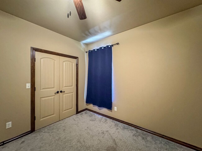 Building Photo - 8294 SE 90th St