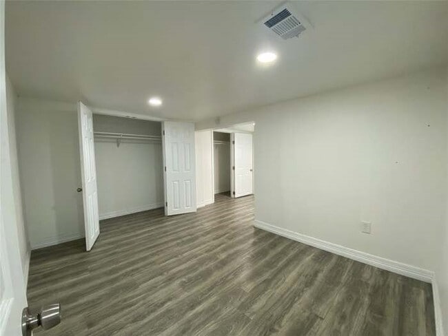 Building Photo - 1402 Avenue K