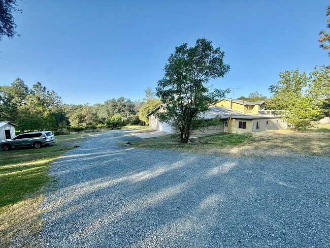 Building Photo - 16083 Indian Springs Ranch Rd