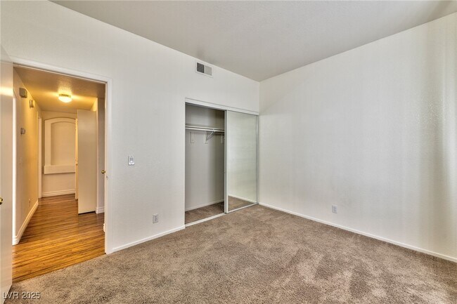 Building Photo - 2201 Ramsgate Dr
