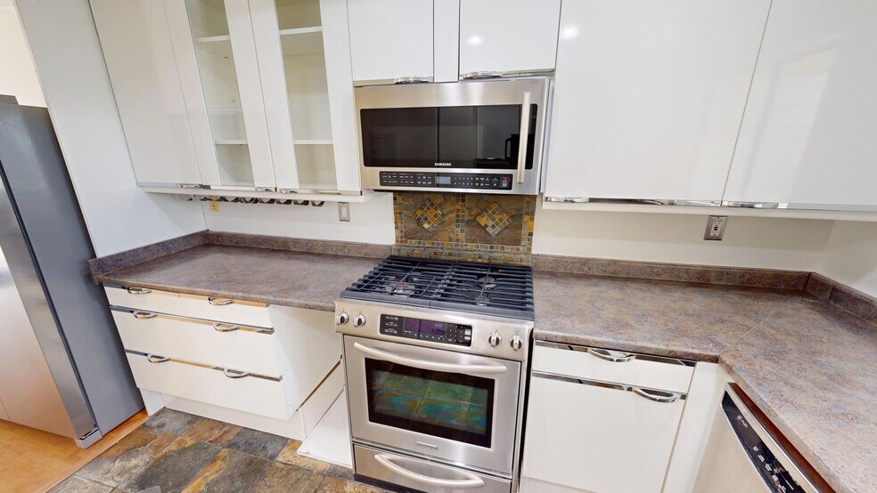 Building Photo - 1218 S Westlake Blvd