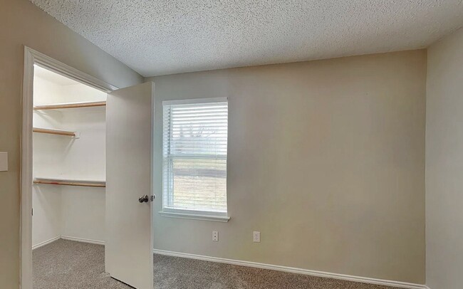 Building Photo - Spacious, Stylish, and Simply Perfect  3-Bedroom Home