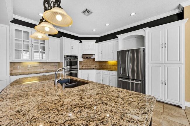 Building Photo - 404 NW 76th- Hot new listing!