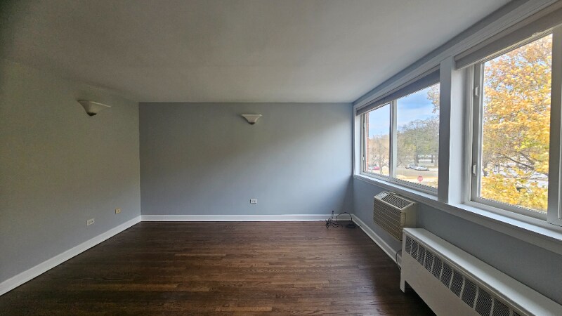 Building Photo - 4044 N California Ave