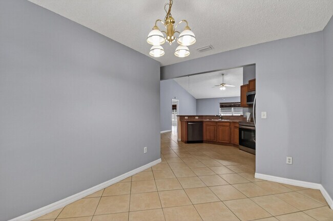 Building Photo - 4066 SW Canrady St